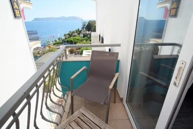 Triple,kısmi Deniz Manzaralı,balkonlu