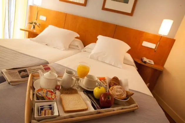 Tek Büyük veya İki Ayrı Yataklı Oda, Şehir Manzaralı