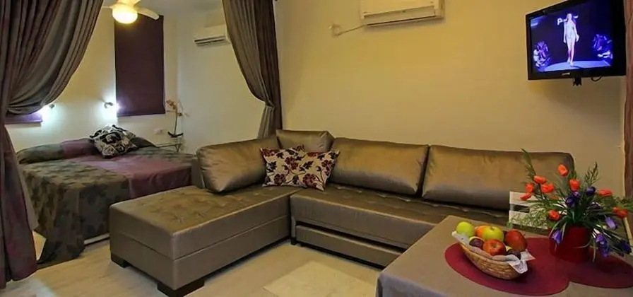 Deluxe Stüdyo, Jakuzi