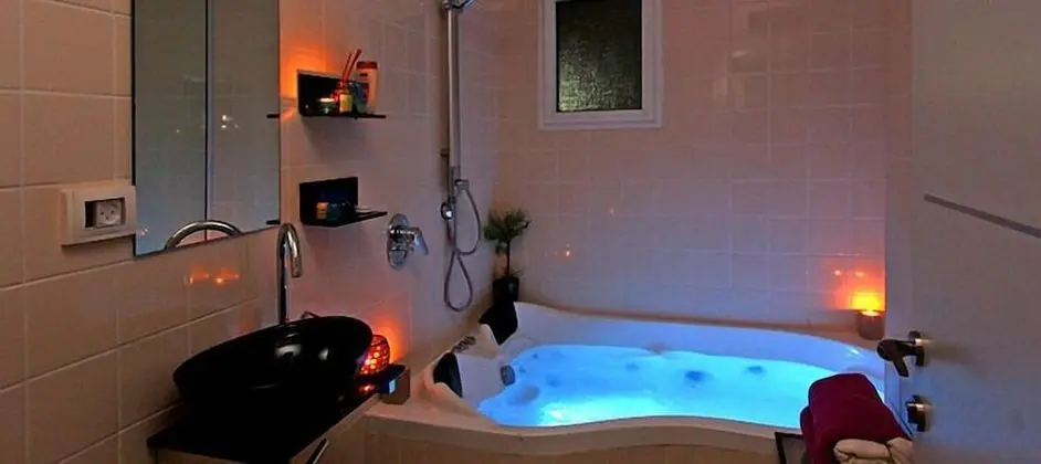 Deluxe Stüdyo, Jakuzi