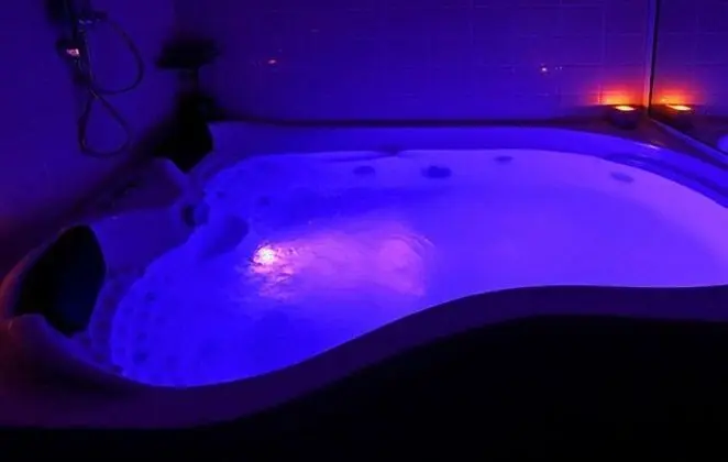 Deluxe Stüdyo, Jakuzi