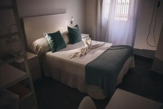 Tek Büyük Yataklı Oda, 1 Çift Kişilik Yatak, Zemin Kat