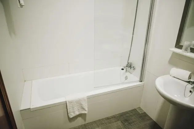 Tek Büyük Yataklı Oda, 1 Çift Kişilik Yatak, Zemin Kat