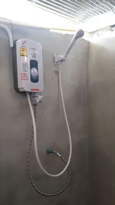 Hut Fan with Shared Bathroom