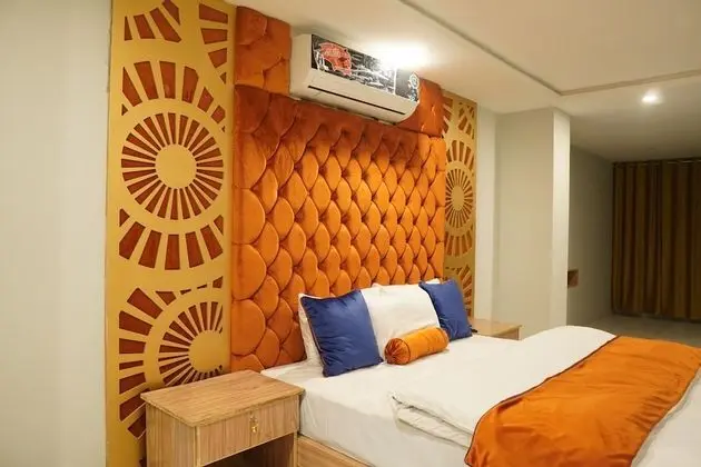 Business Tek Büyük Yataklı Oda