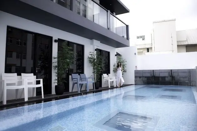 Deluxe Oda (Queen - Pool Access)