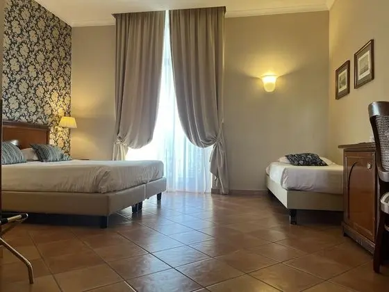 Üç Kişilik Oda