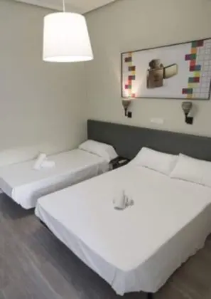 Tek Büyük Yataklı Oda, Ortak Banyo
