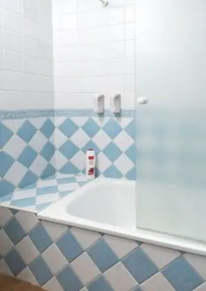 Tek Büyük Yataklı Oda, Ortak Banyo