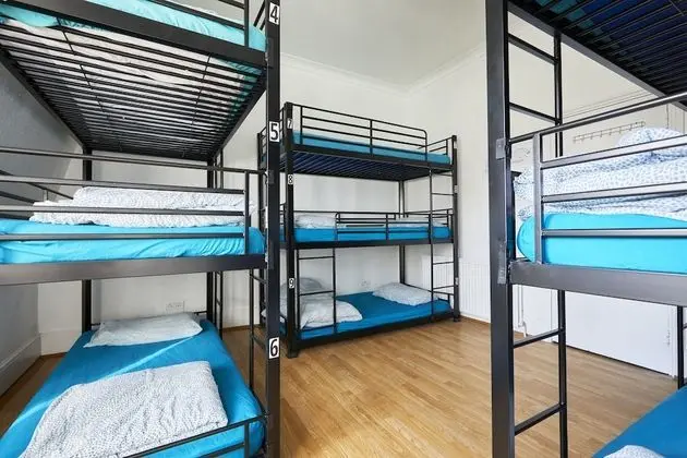 9-bed Private Room (shared bathroom)
