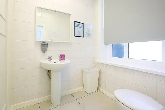 9-bed Private Room (shared bathroom)