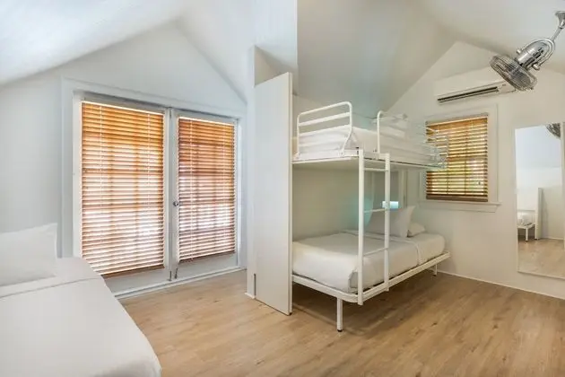 NYAH Private Room 5 Single Beds