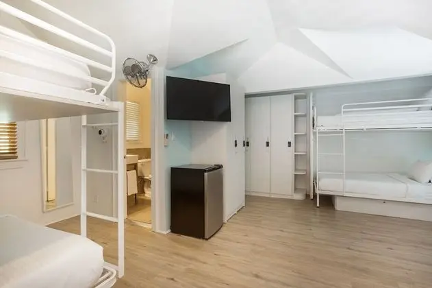 NYAH Private Room 5 Single Beds