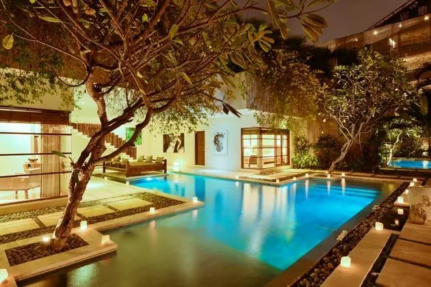 Villa Six Bedrooms Two Bathrooms