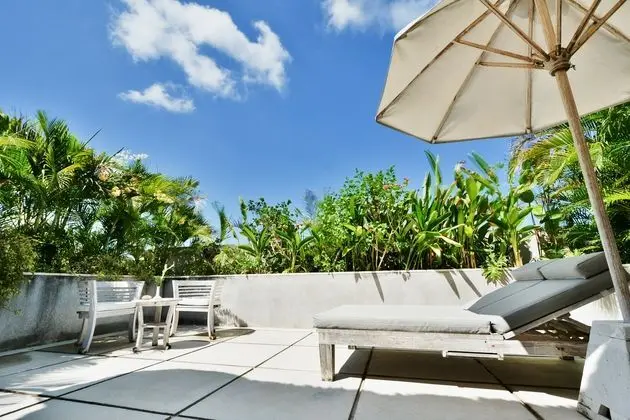 Villa Six Bedrooms Two Bathrooms