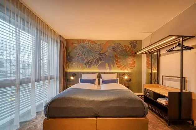 Queen Room
