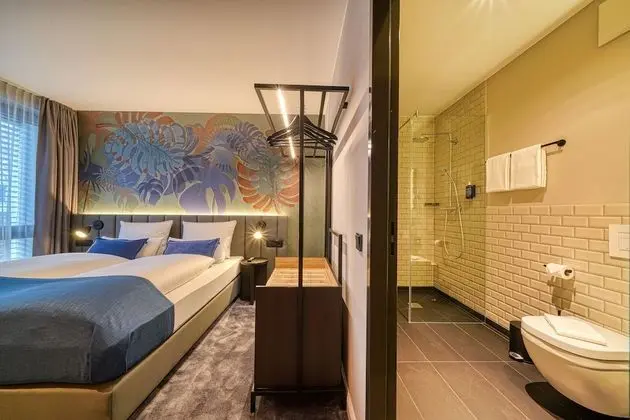 Queen Room