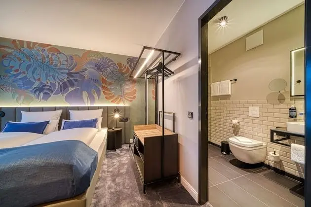 Queen Room
