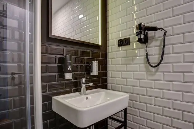Design Tek Büyük Yataklı Oda, 1 En Büyük (King) Boy Yatak