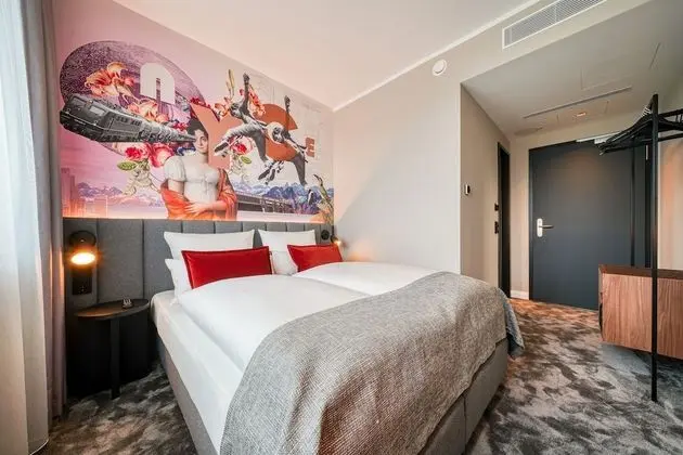 Queen Room