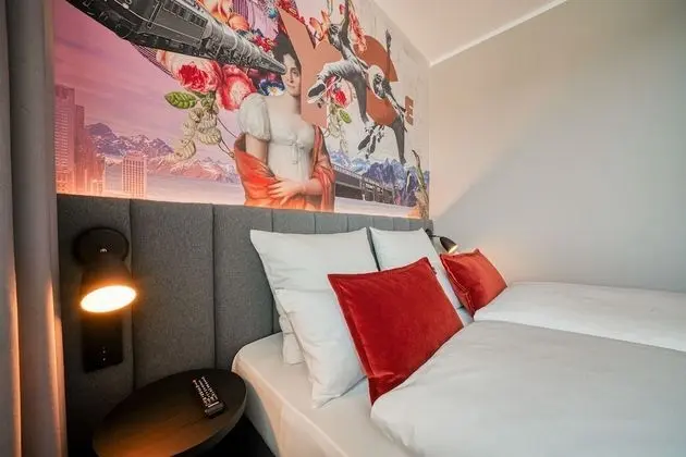Queen Room