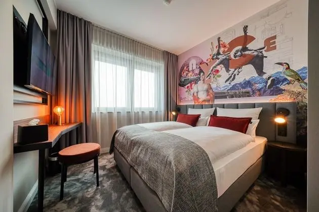 Queen Room