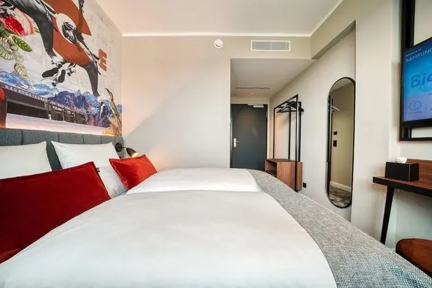 Queen Room