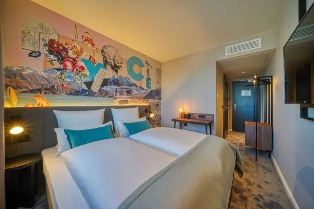 Queen Room