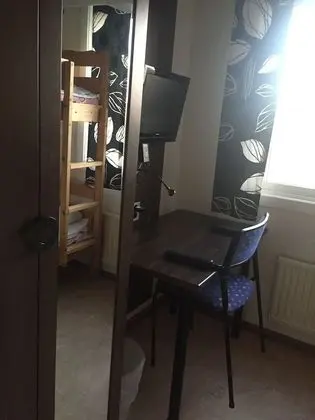 İki Ayrı Yataklı Oda, Ortak Banyo