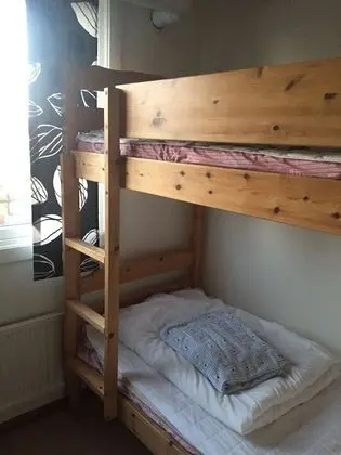 İki Ayrı Yataklı Oda, Ortak Banyo