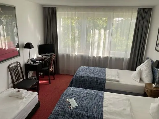 Üç Kişilik Oda, Şehir Manzaralı