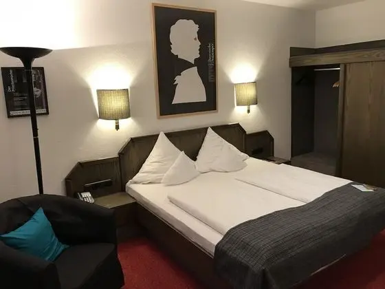 Üç Kişilik Oda, Şehir Manzaralı