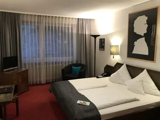 Üç Kişilik Oda, Şehir Manzaralı