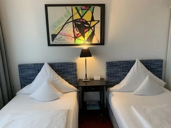 Üç Kişilik Oda, Şehir Manzaralı