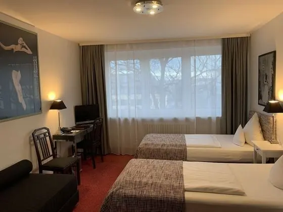 Üç Kişilik Oda, Şehir Manzaralı