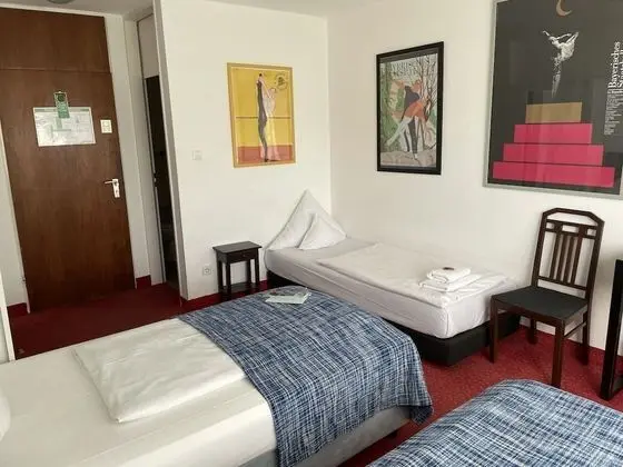 Üç Kişilik Oda, Şehir Manzaralı