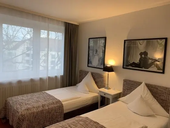 Üç Kişilik Oda, Şehir Manzaralı