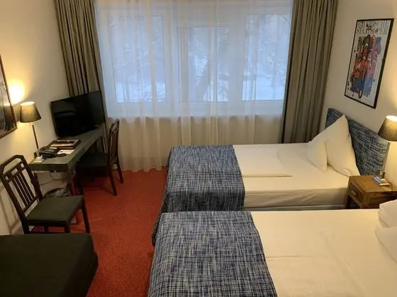 Üç Kişilik Oda, Şehir Manzaralı