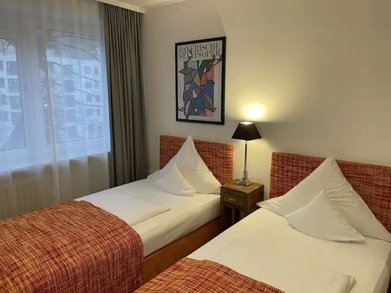 Üç Kişilik Oda, Şehir Manzaralı