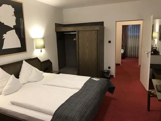 Üç Kişilik Oda, Şehir Manzaralı