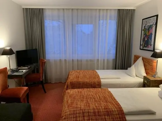 Üç Kişilik Oda, Şehir Manzaralı