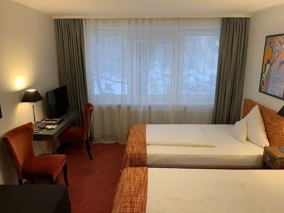 Üç Kişilik Oda, Şehir Manzaralı