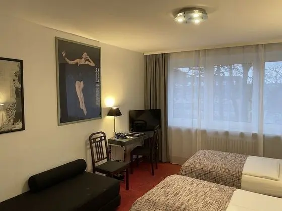Üç Kişilik Oda, Şehir Manzaralı