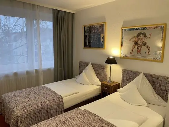 Üç Kişilik Oda, Şehir Manzaralı