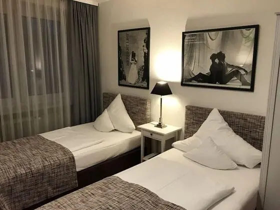 Üç Kişilik Oda, Şehir Manzaralı