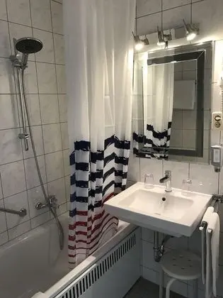Üç Kişilik Oda, Şehir Manzaralı