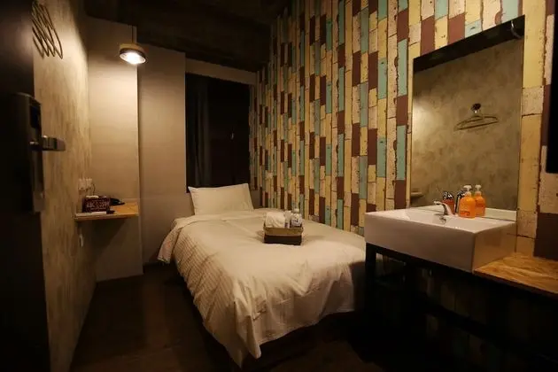 Comfort Tek Kişilik Oda, Ortak Banyo (With Window)