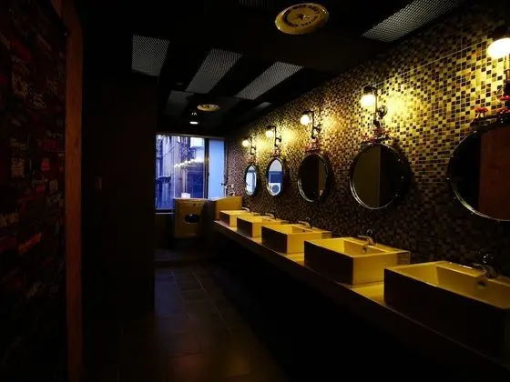 Dört Kişilik Oda, Ortak Banyo (With Window)