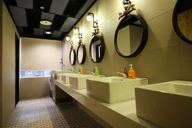 Dört Kişilik Oda, Ortak Banyo (With Window)