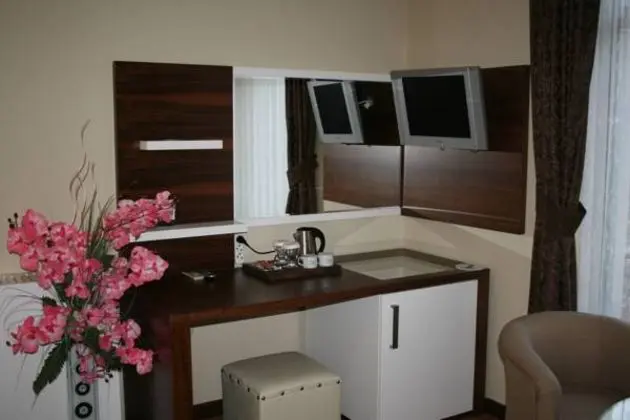 Triple, Bahçe Manzaralı